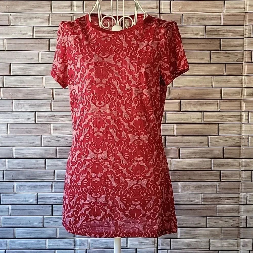BKE Short sleeve Damask Print top - Vibrant Red Womens Size L